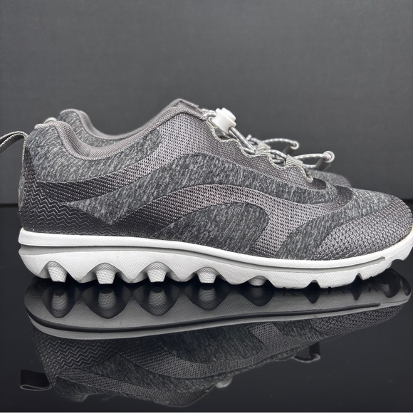 Propet Women's TravelActiv Aero Shoe, Silver, Size 6 NIB - Picture 7 of 13